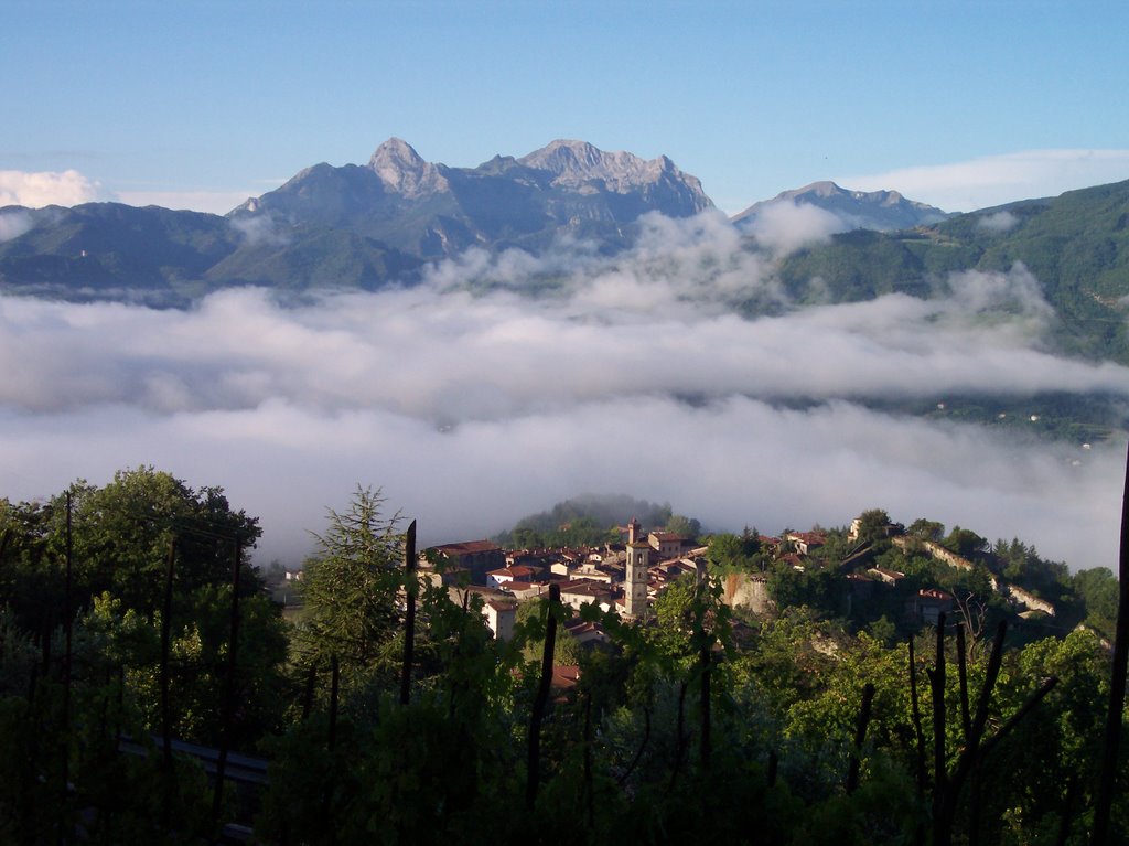 Castiglione di Garfagnana by Vanaudio