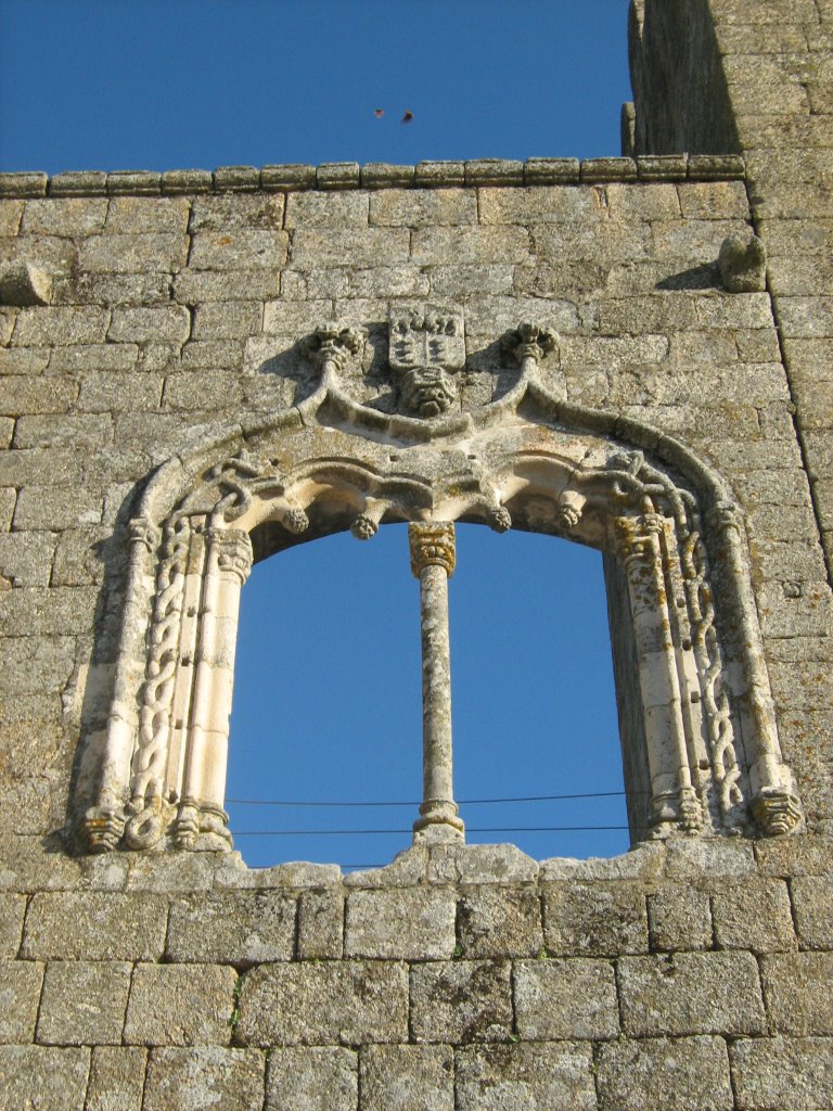 Janela Manuelina do Castelo de Belmonte by António M. Ramos