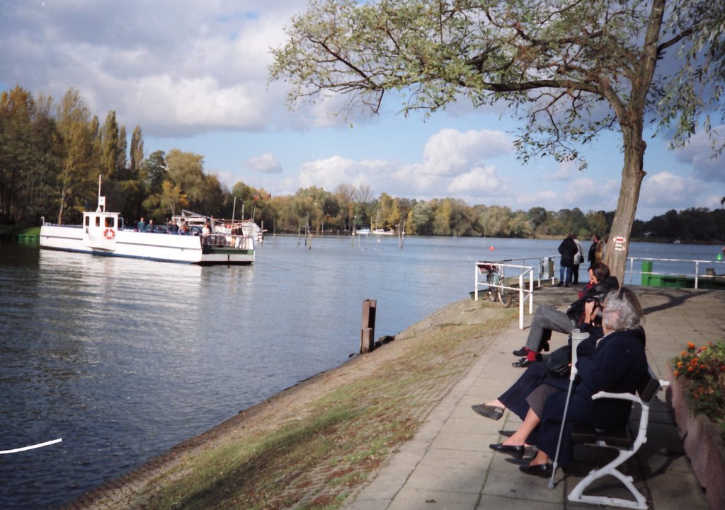 Caputh - Uferpromenade und Fähre (1998) by Siegfried Träger