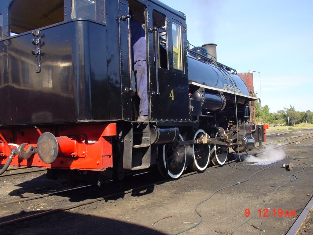 Queenscliff Classic Locomitive by Ronald Weilers