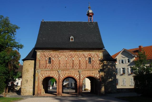 Königshalle Lorsch by Volker Wiederschein