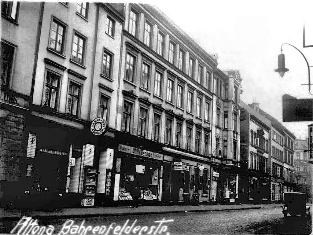 Altona Bahrenfelder Straße by y.r.w.