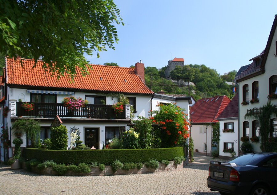 Bad Frankenhausen - Stadtidylle - im Hintergrund mit Hausmannsturm (mittelalterliche Stadtbefestigungsanlage) by SPetzoldt