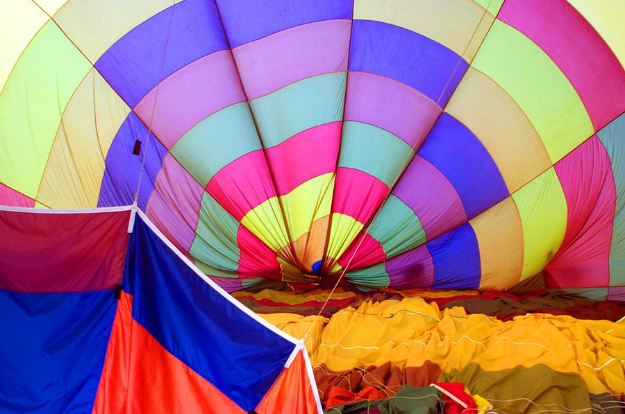 Heißluftballon - Innenleben nach der Landung by Selmar Petzoldt