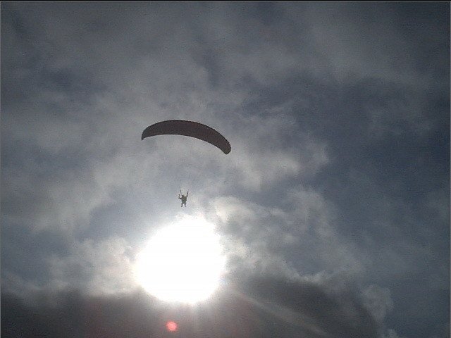 VOLANDO AL SOL by Mauricio Deligdisch