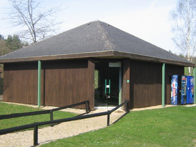 The big wooden hut, Wellington Country Park by Robert'sGoogleEarthP…