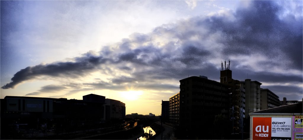 The morning glow of the AEON MALL ITAMI terrace by lalara