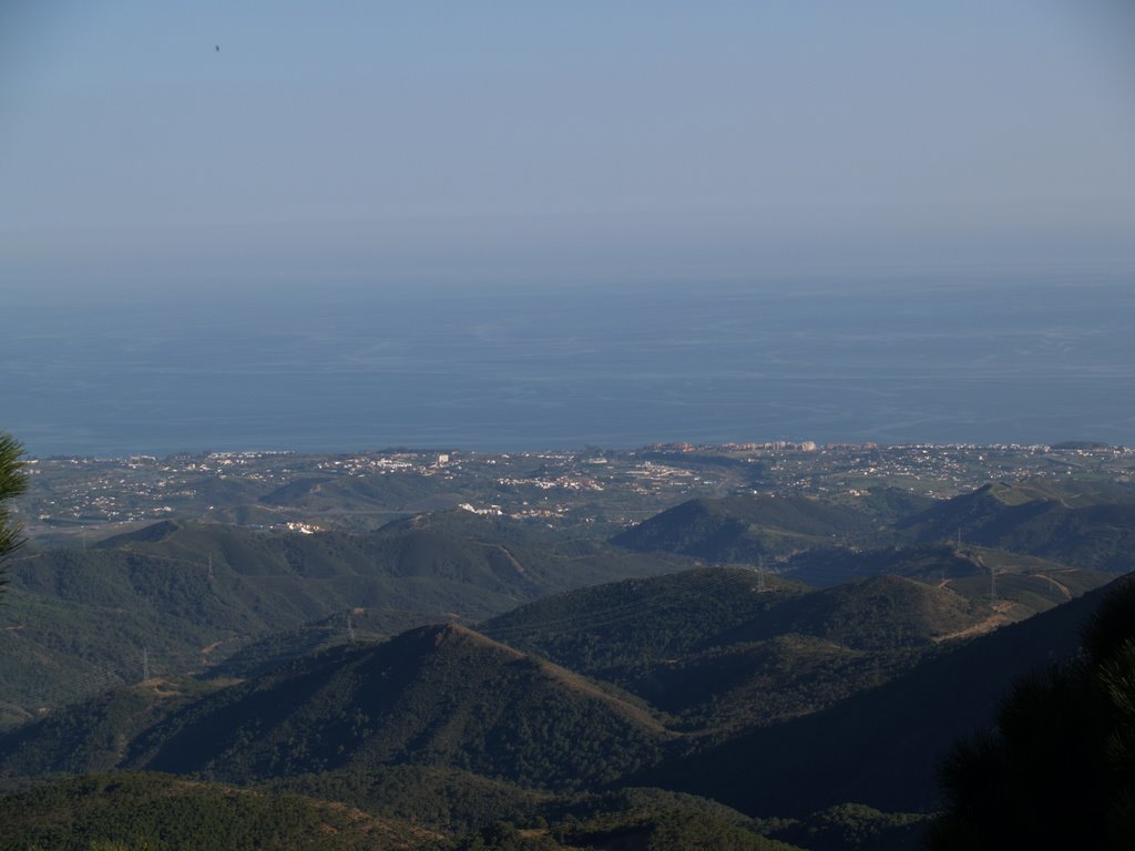 LA COSTA DEL SOL DESDE EL PUERTO DE PEÑAS BLANCA by joseantonioalarcon