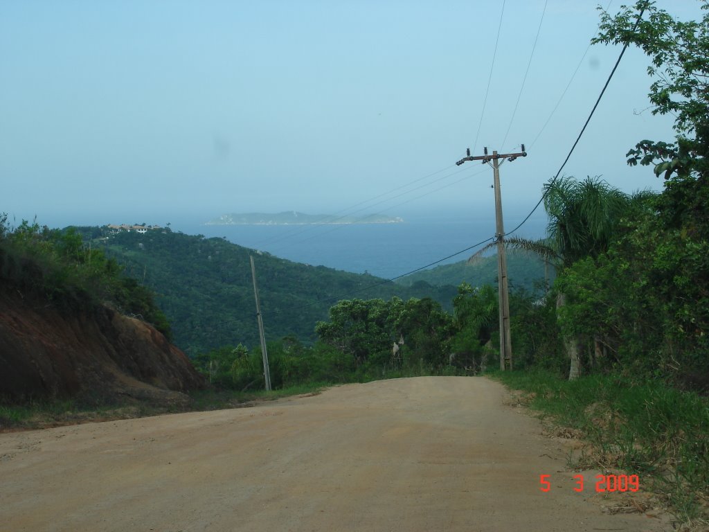 Bela vista da praia do Mariscal, ao alto do morro do Macaco, em SC. by Lombardi, Sergio