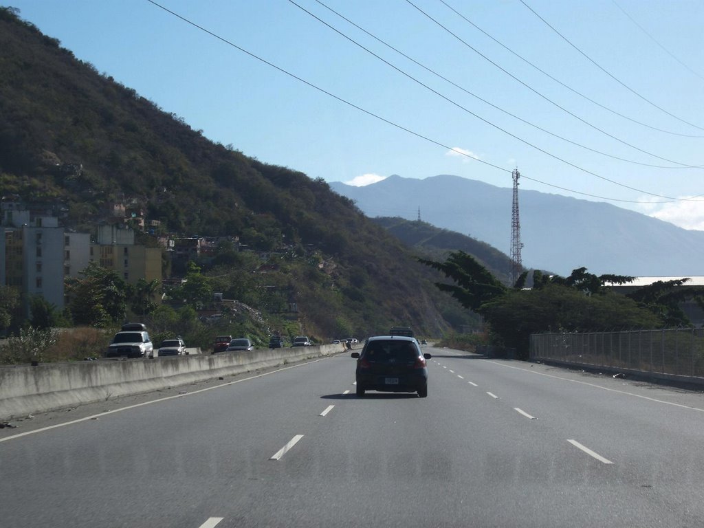 Autopista Guarenas-Guatire by Urbe Noticias