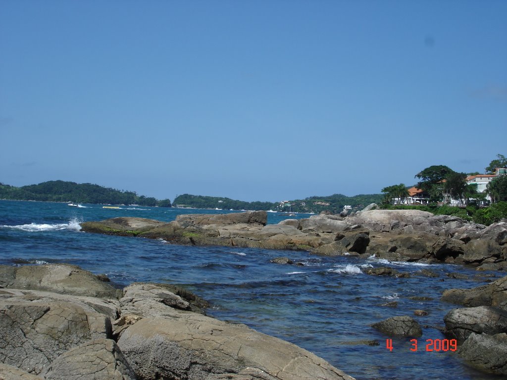 Belíssima imagem da praia de Bombas, SC. by Lombardi, Sergio