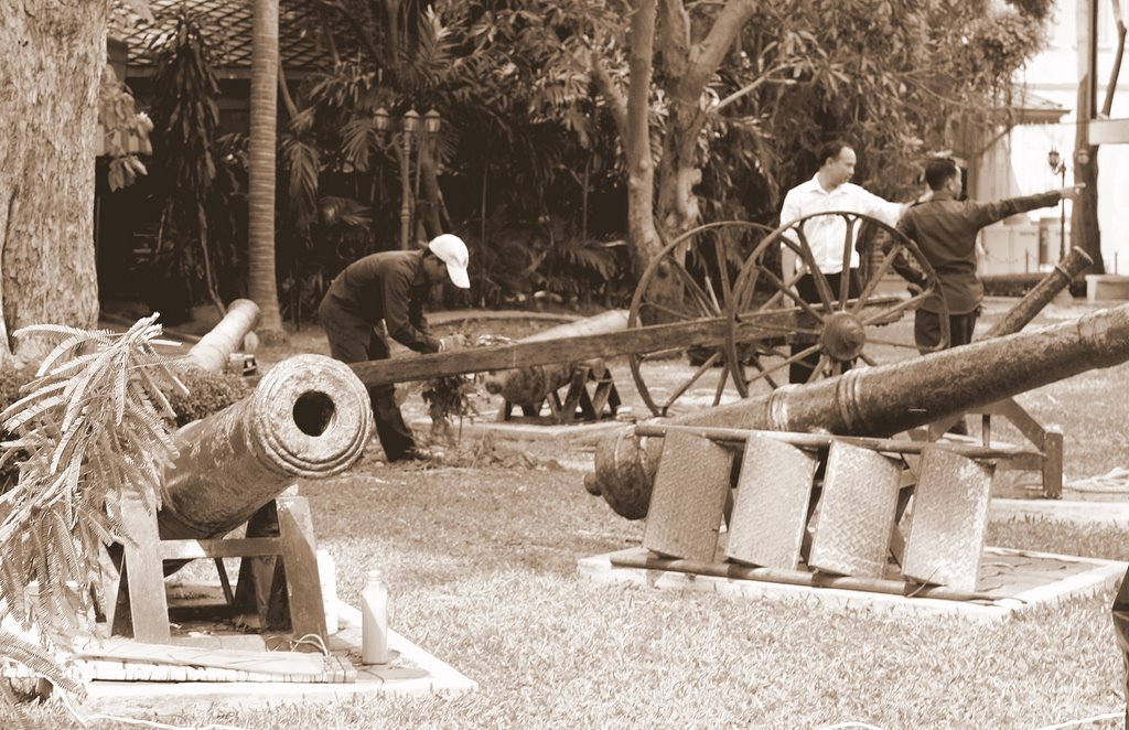 Restauration canon - Dusit Garden, Bangkok by Lena Djaïz