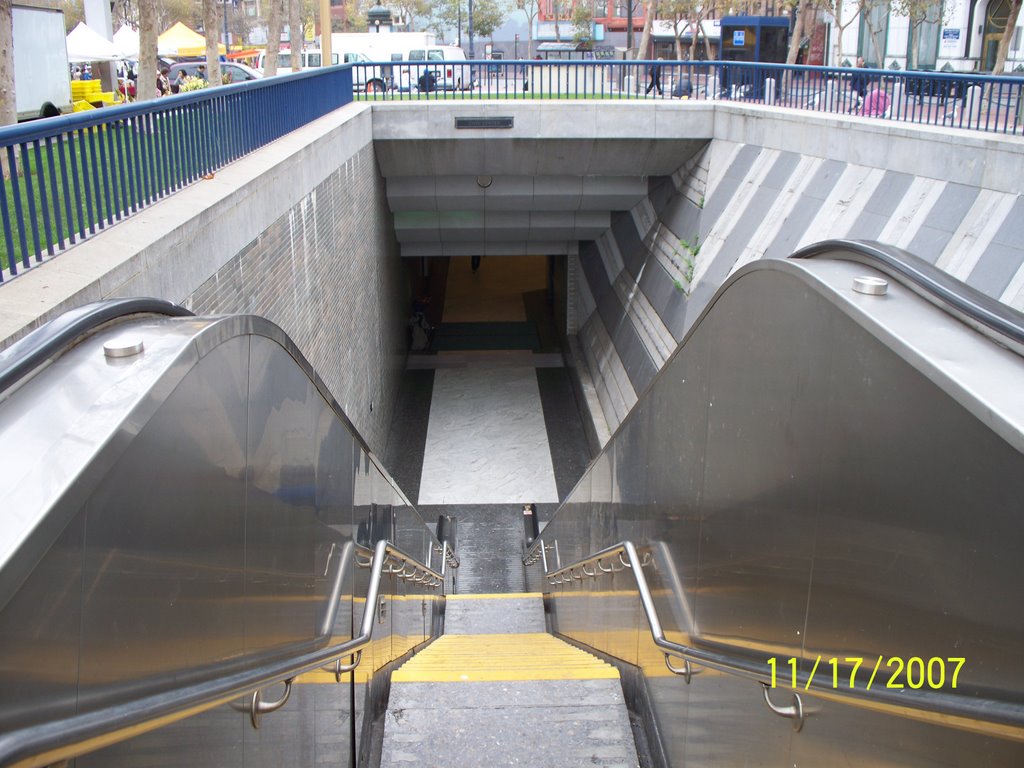 Subway entrance (LJ) by james shaw