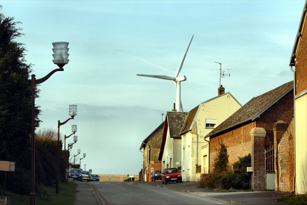 EOLIENNE (vue depuis la rue Lucien Delval) by Nadine Noiret