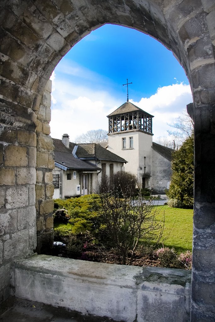 Rungis. Chapelle Saint-Grégoire vue de la base du clocher de l'ancienne église du XIIIème siècle. by Pierre Dablon