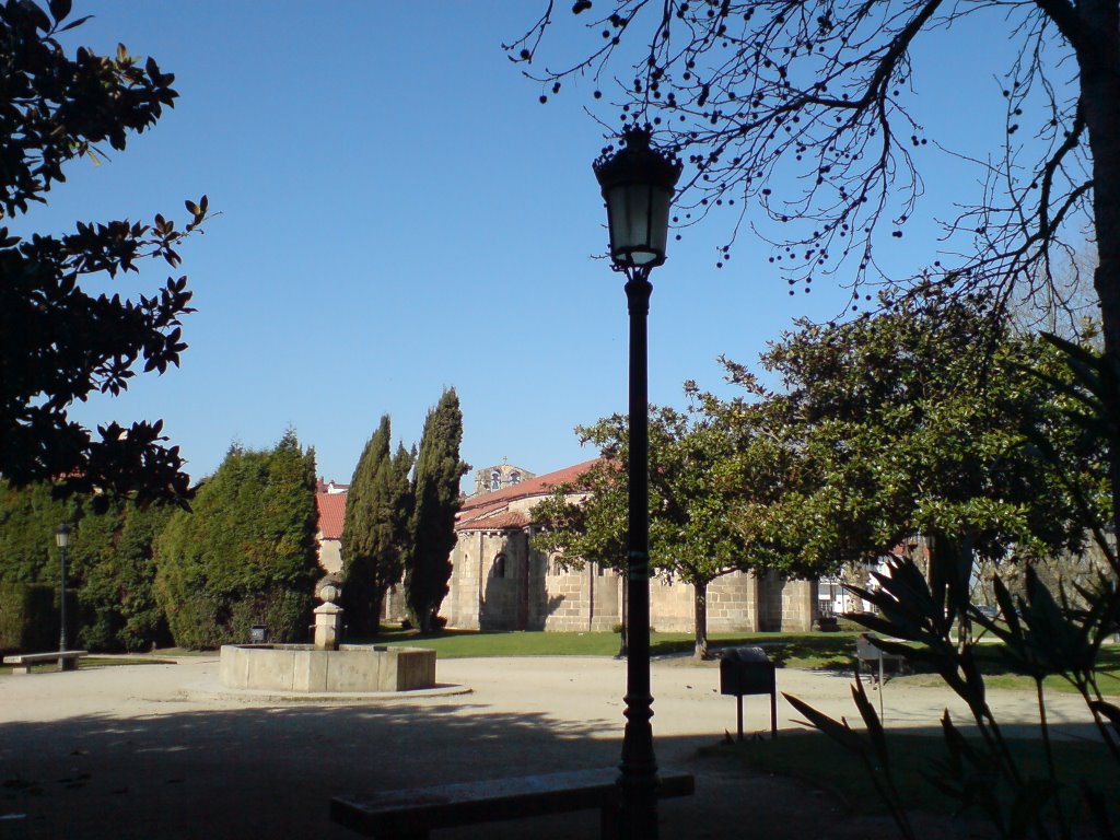 Iglesia románica en Cambre by Manel Luaces