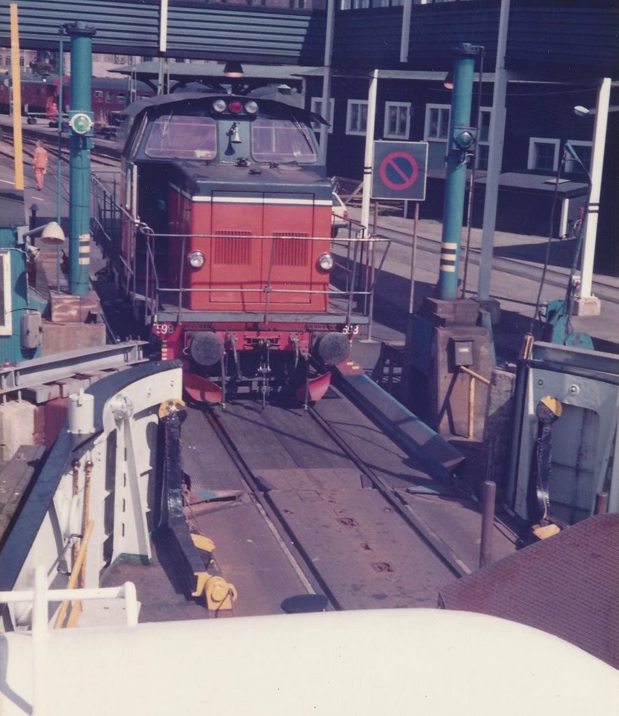 Rangierarbeit auf der Fähre, Schwedische Lok Z 66 598, 1984 Helsingborg by Michael Schroeder