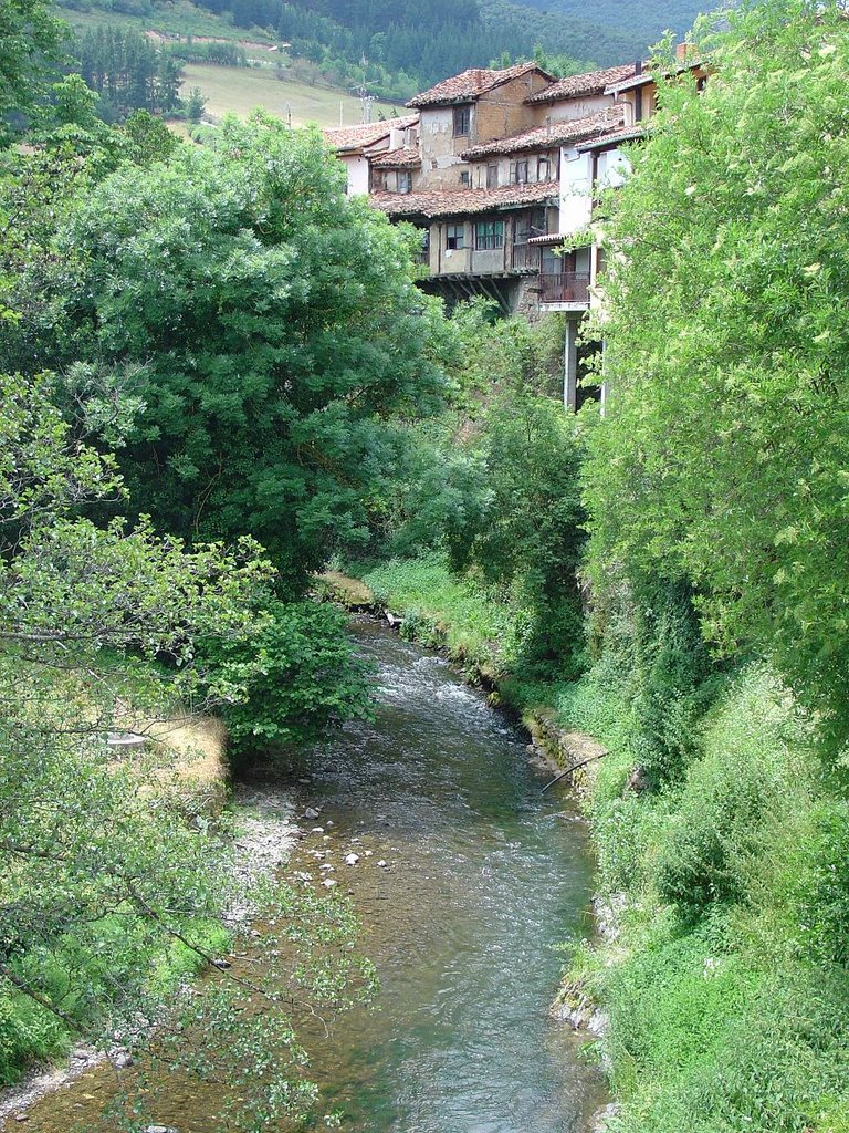 Potes, en los Picos de Europa. by Fernando Fernandez A…