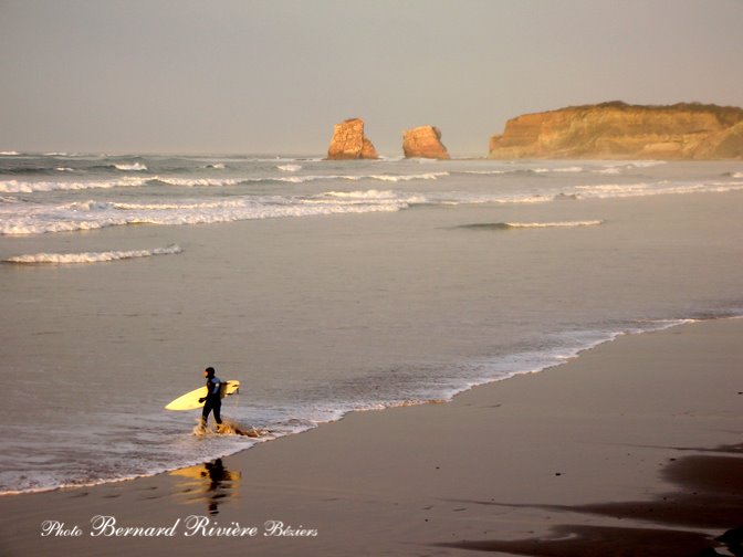 Surf d'hiver sous l'oeil des jumeaux by Bernard Jean Louis R…