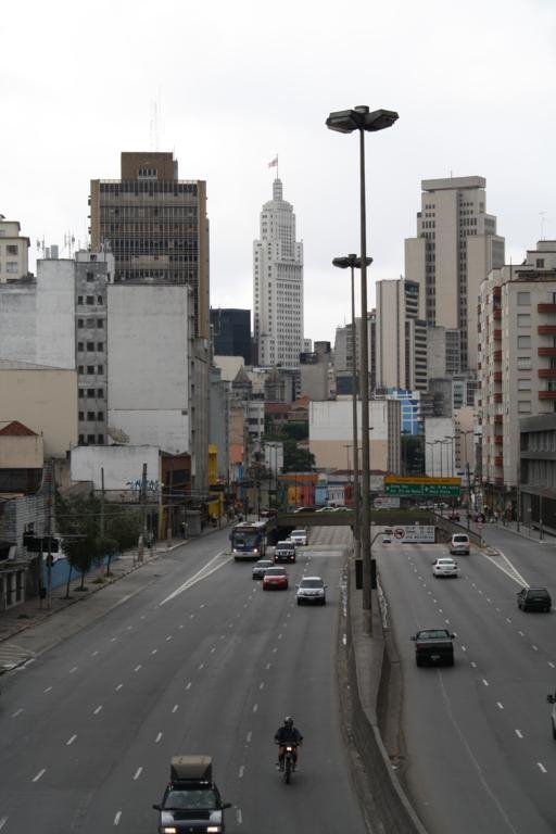 Avenida Prestes Maia, sentido centro, com Edifício Altino Arantes (Banespa) ao fundo by bruno.casagrande