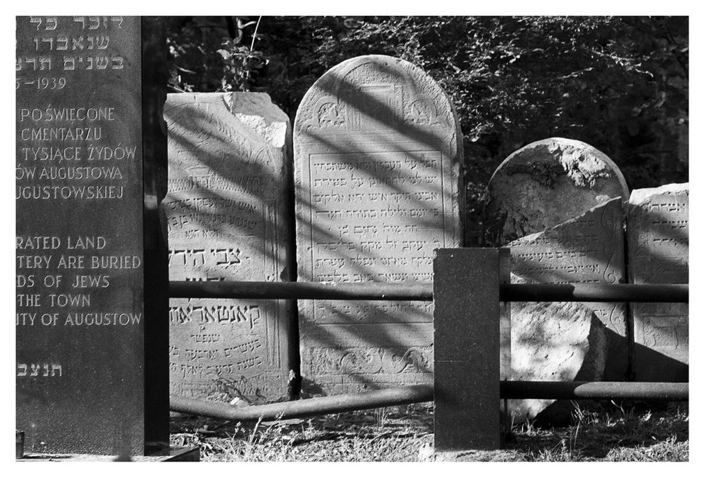 Memorial of Augustów Jews, 2001 by Jerzy Szygiel