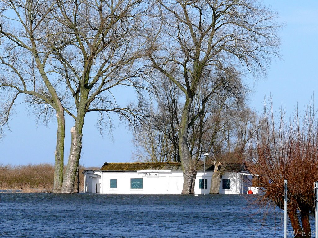 Fährhaus Bleckede 18.3.09 - - hier stand das Wasser schon viel höher! by Robert (elch)