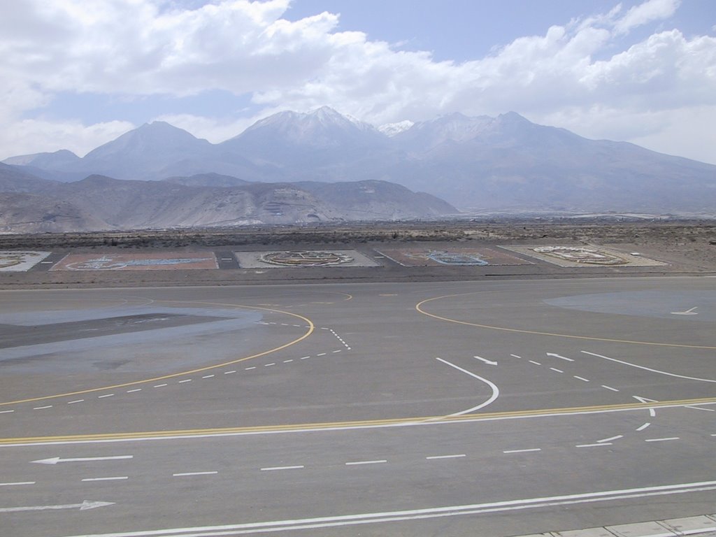 Arequipa - aeroporto by Enrico L.