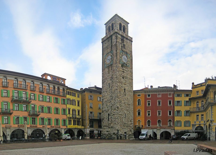 Plaça Riva del Garda by I.Pradas