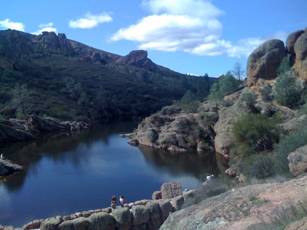 Lake Pinnacles by hookedontropics