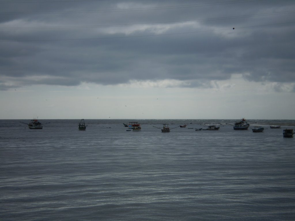 Barcos de pesca vistos da balsa by esf_shadow