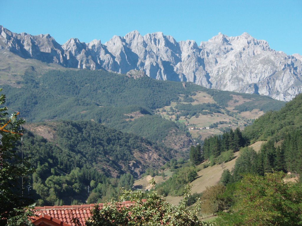 PICOS DESDE COSGAYA- CANTABRIA by mackedwars