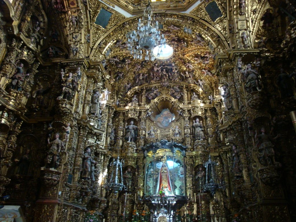 Altar de Nuestra Señora de Ocotlán by Alejandro Guzmán Robles