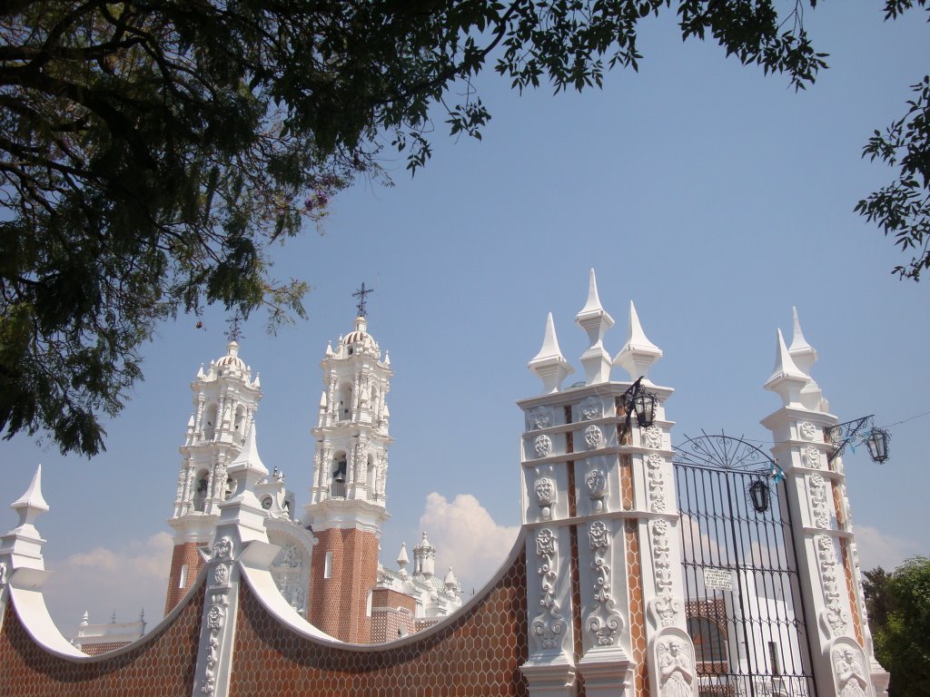 Otro ángulo de la basilica by Alejandro Guzmán Robles