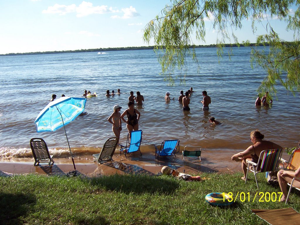 Playa Ituzaingó (Corrientes) by Daniel Palud