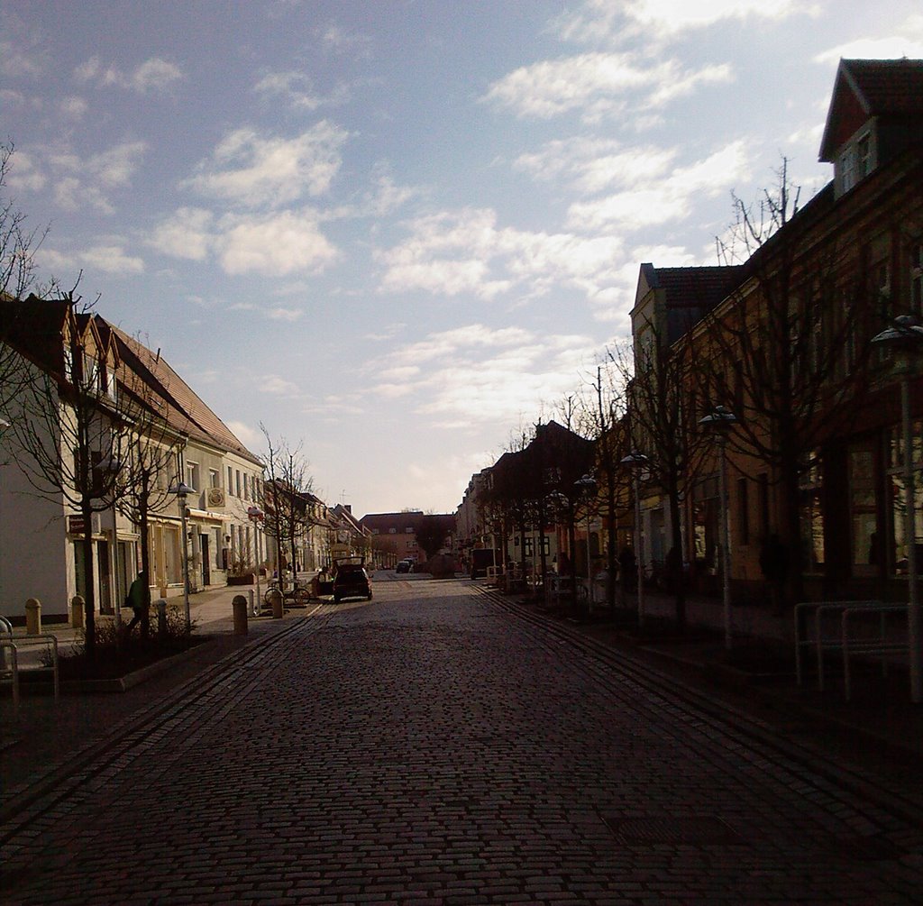 Morgens um Neun in der Marktstrasse by Arne Schumacher