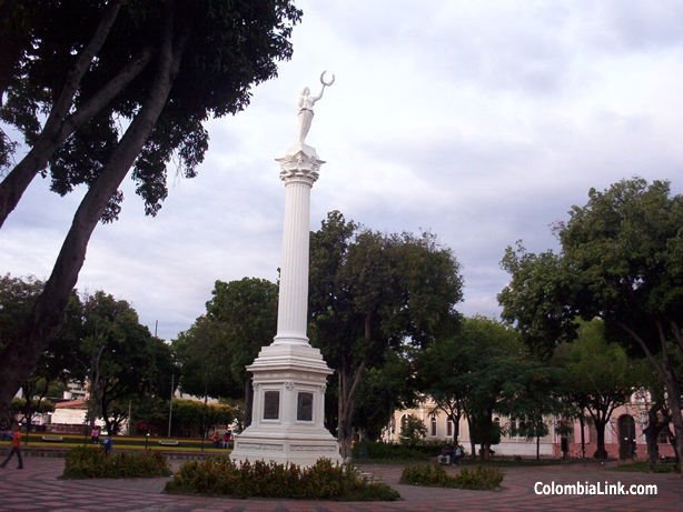 Parque Colón by Colombiamania.com