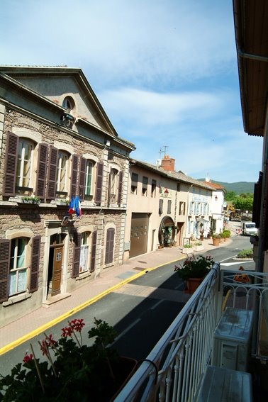 Mairie juliénas by TRANDBER