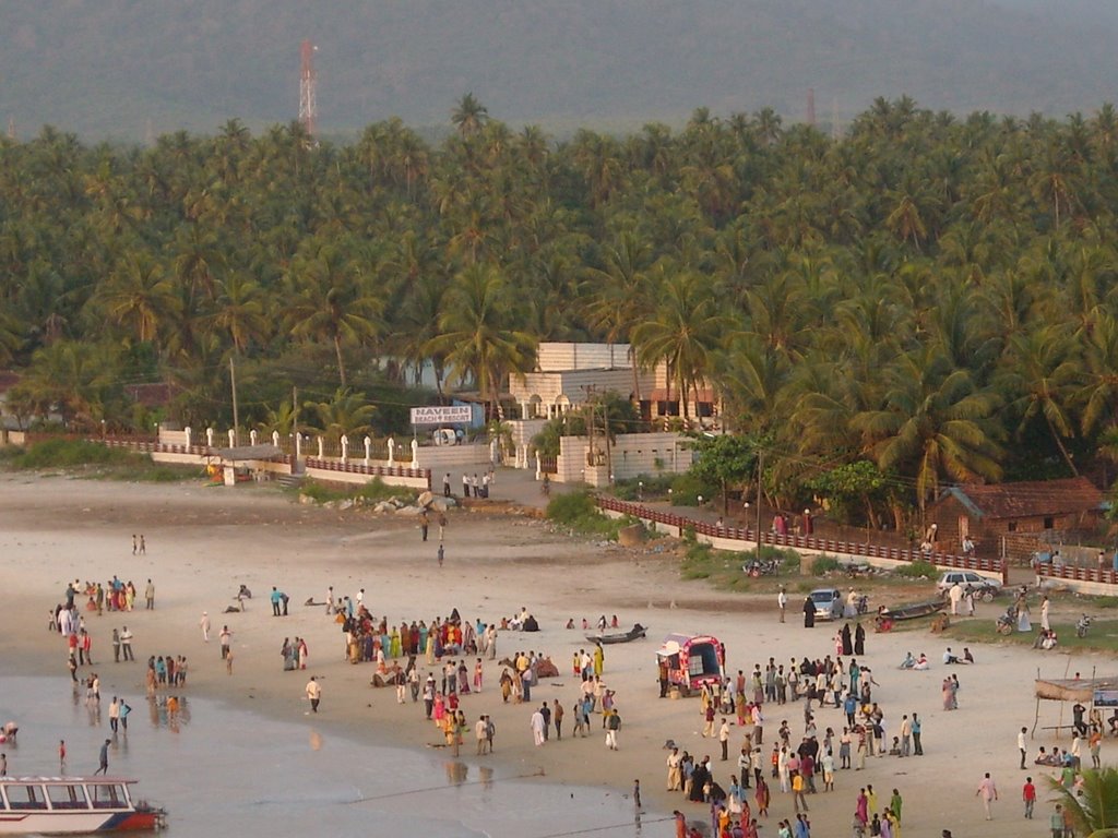 Murdeshwar Beach by amarvartak