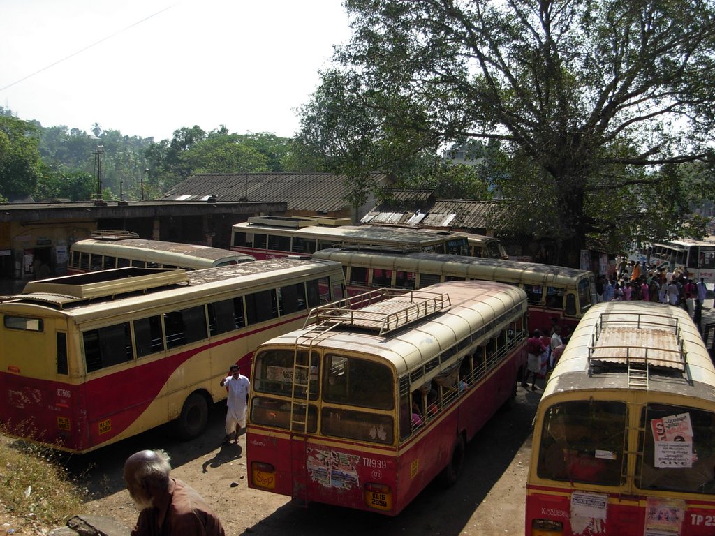 Punalur KSRTC Bus station by noblevmy