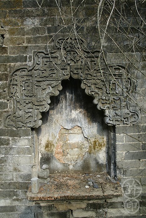 從化市-錢崗村-陸煒故居門內土地神龕（清，解放后毀），西元2009年拍攝 by 許's中國古建筑相冊