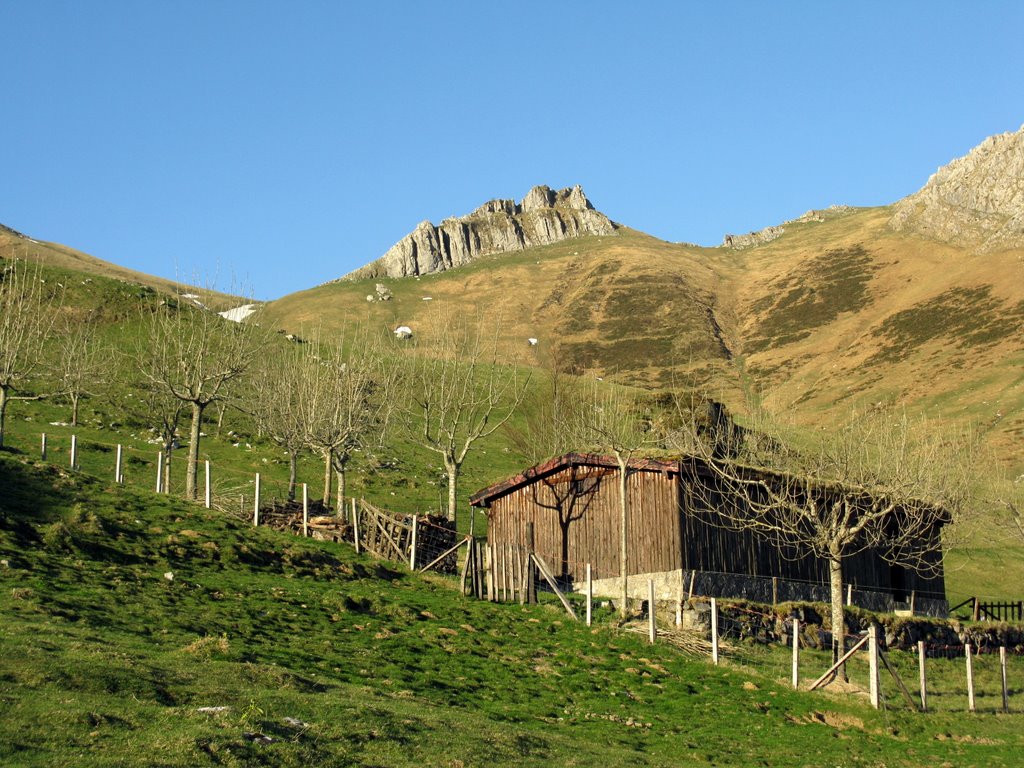 Etitzegi (1.196 m) hacia la cima by SantiUsabiaga