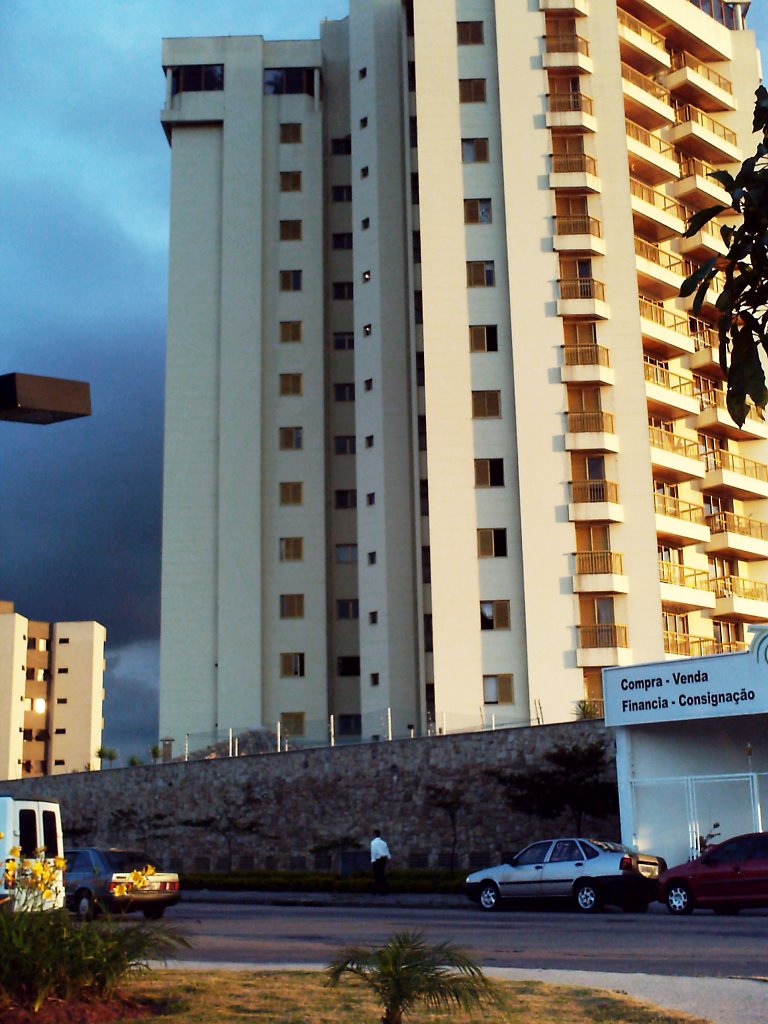 Edificio na Av. 14 de Dezembro f2 -Foto:Luciano Rizzieri by Luciano Rizzieri