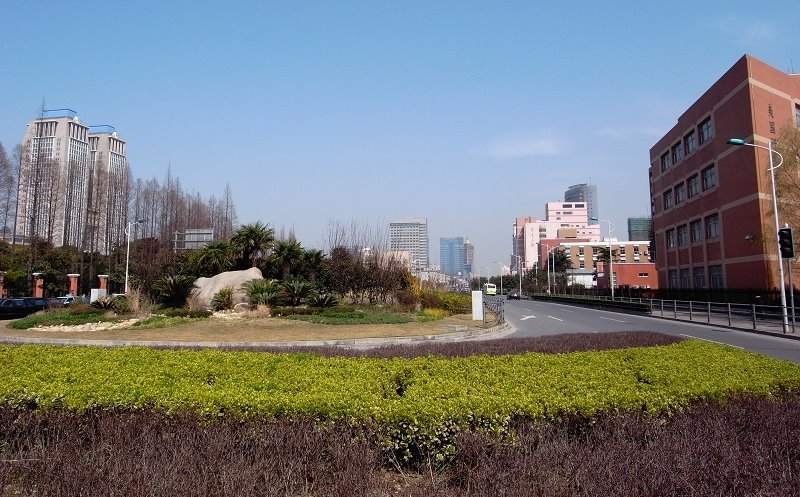 Above the Handan Road Tunnel (of the mid-ring), acrossing Fudan University by HaiZ Hut