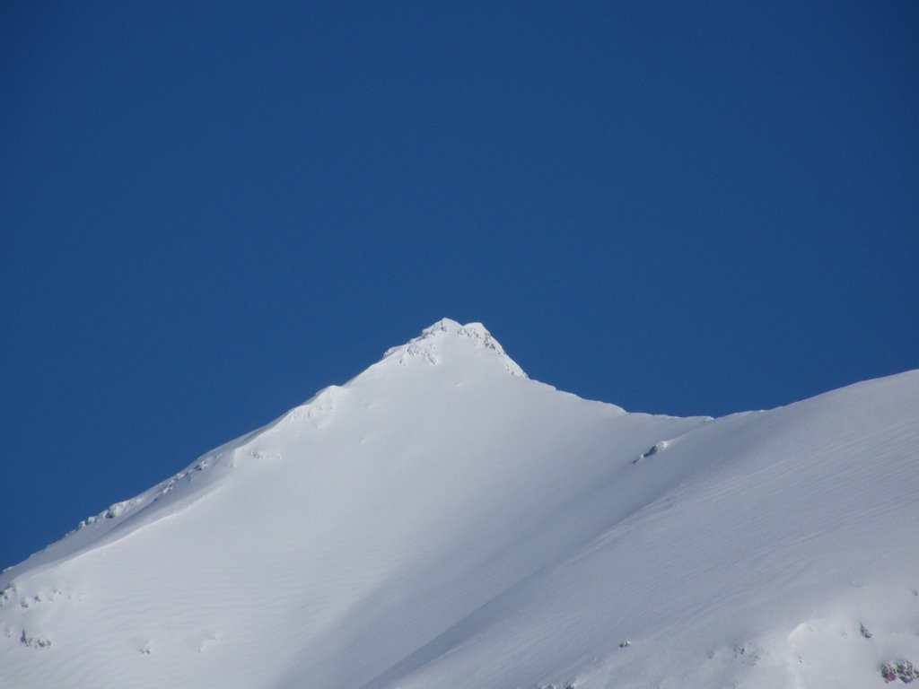 Gran Sasso d'Italia: una cima innevata by Alberto Quagliaroli