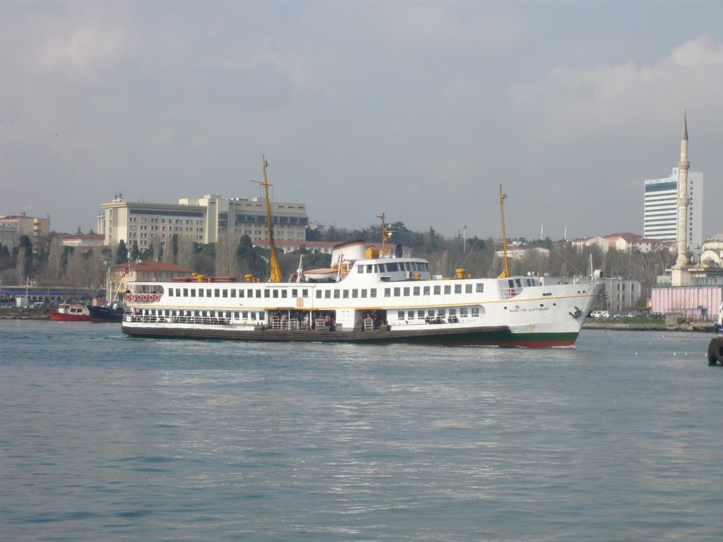 Istanbul ferry - Nurettin Alptogan by StephenHarris