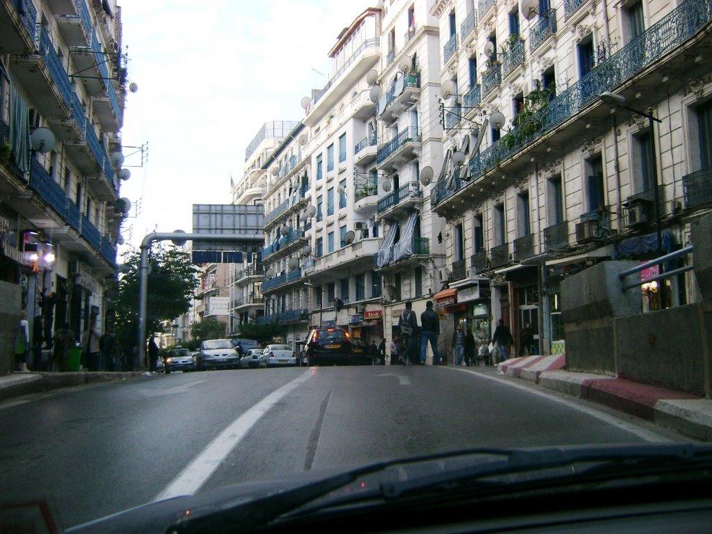 Rue Hassiba Ben Bouali (sotie du tunnel) by H-man