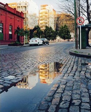 Espejo en Colegiales by Raúl Ernesto Dias