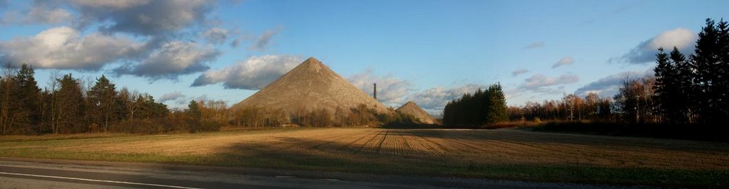 Püssi artificial mountains by eddiea