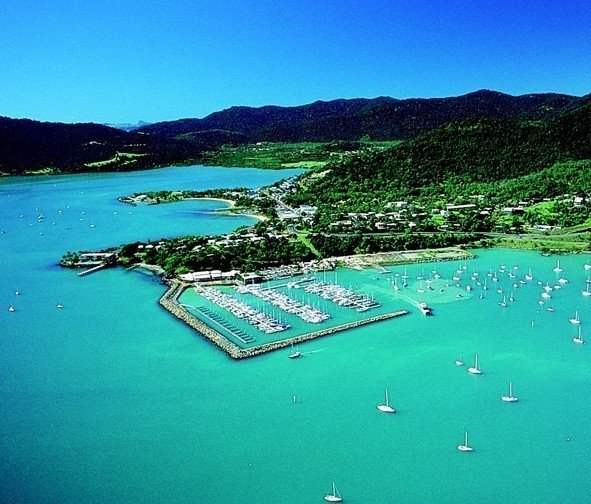 An view of Cannonvale & Airlie Beach by kippy2006