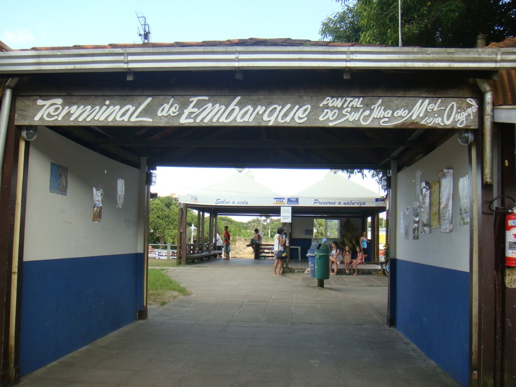 É daqui do Terminal de Embarque que sai barco para a Ilha do Mel - Pontal do Paraná - Paraná - Brasil by Paulo Yuji Takarada